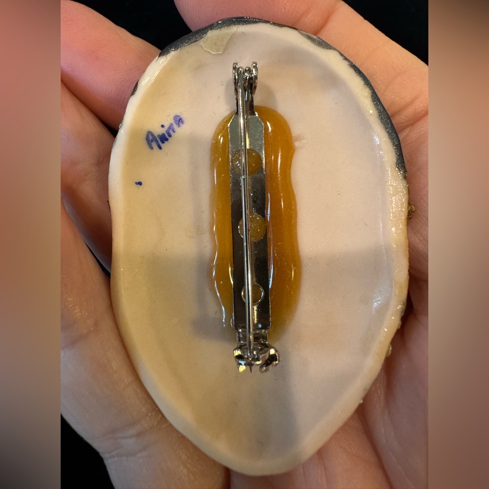 Vintage Hand Painted and Signed Porcelain Flapper‎ Girl Face Brooch - Picture 3 of 5